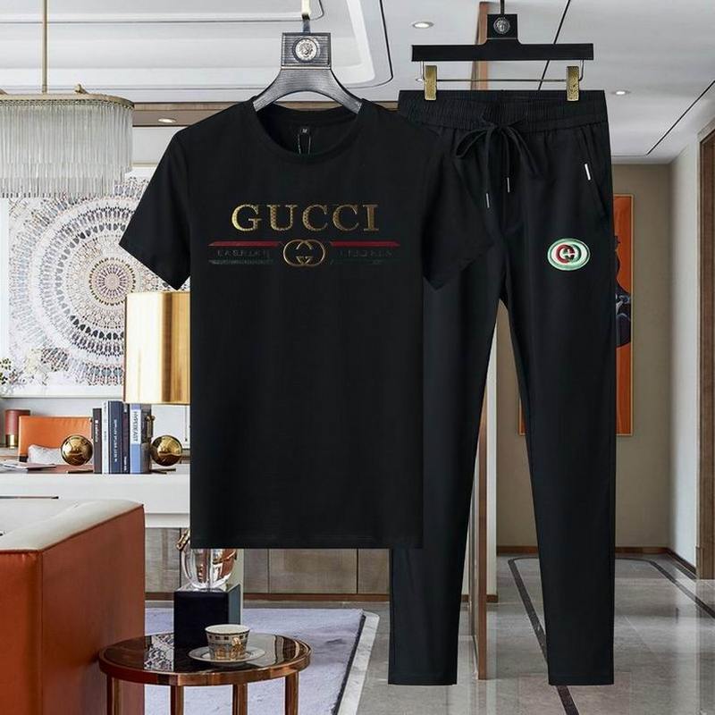 Gucci Men's Suits 587